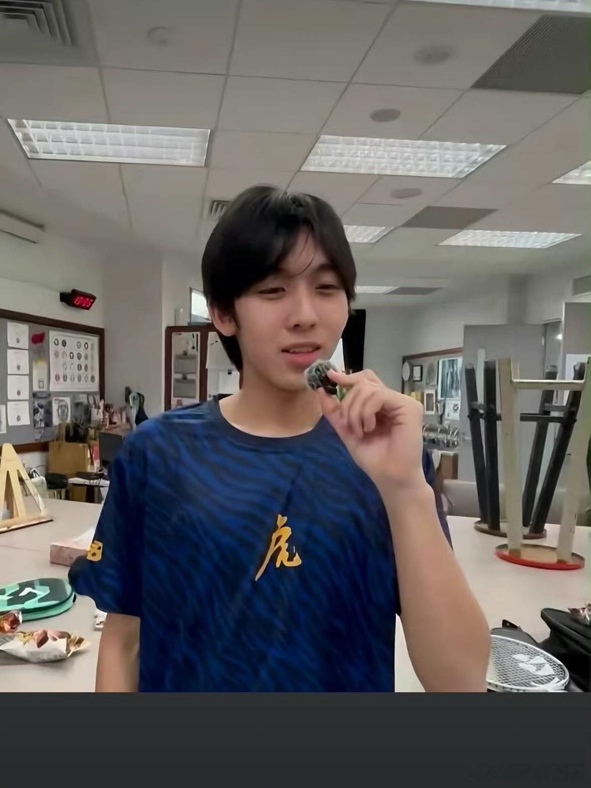 林志颖的基因彩票还在发力刷到Kimi的近照，我才惊觉《爸爸去哪儿》那会儿都是十二