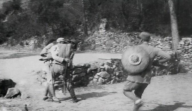 1941年，一个日本人带着26个被俘的八路军战士，突然闯入115师驻地，大喊道：