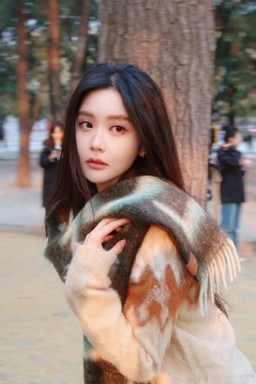 王艺瑾造型 ，又有一个女明星撞脸李一桐了？？[衰][衰] 