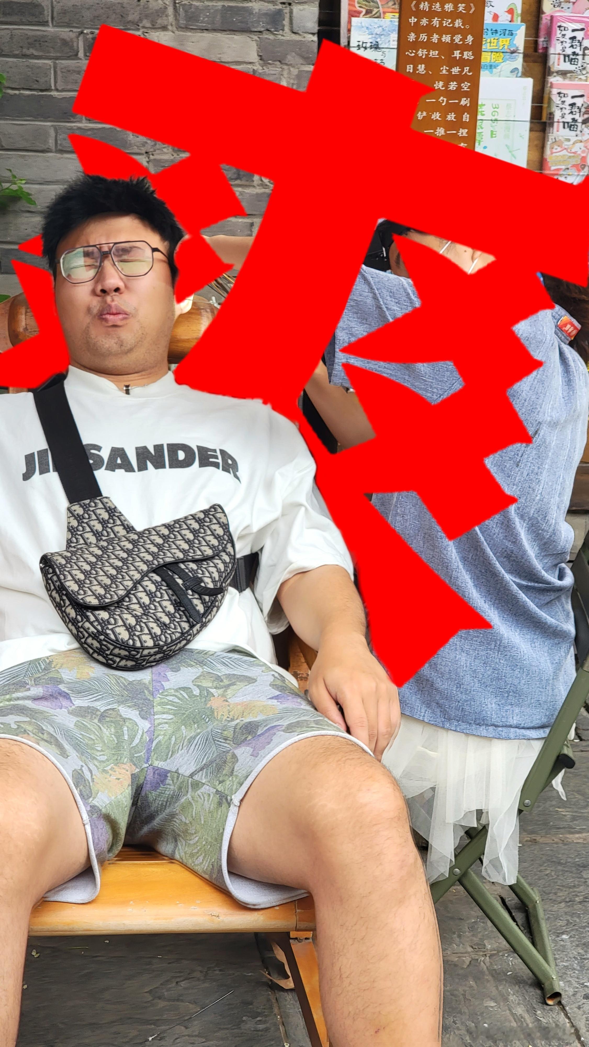 对上班过劳肥有了实感今天去了一家全屋定制发现老板是我十年前装修时卖我橱柜的老板我