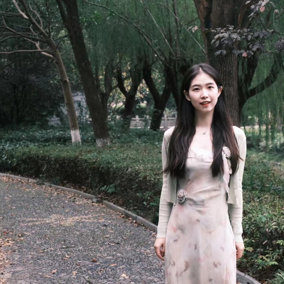 思慕社字母[超话]“安全感不是秒回的信息，而是你即使忙完了，总会记得找我。就像夜