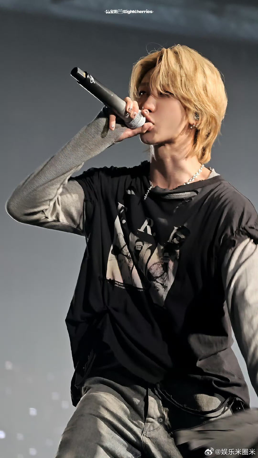 徐明浩巴塞尔艺术展香港巴塞尔艺术展偶遇徐明浩香港巴塞尔艺术展偶遇徐明浩，金发造型