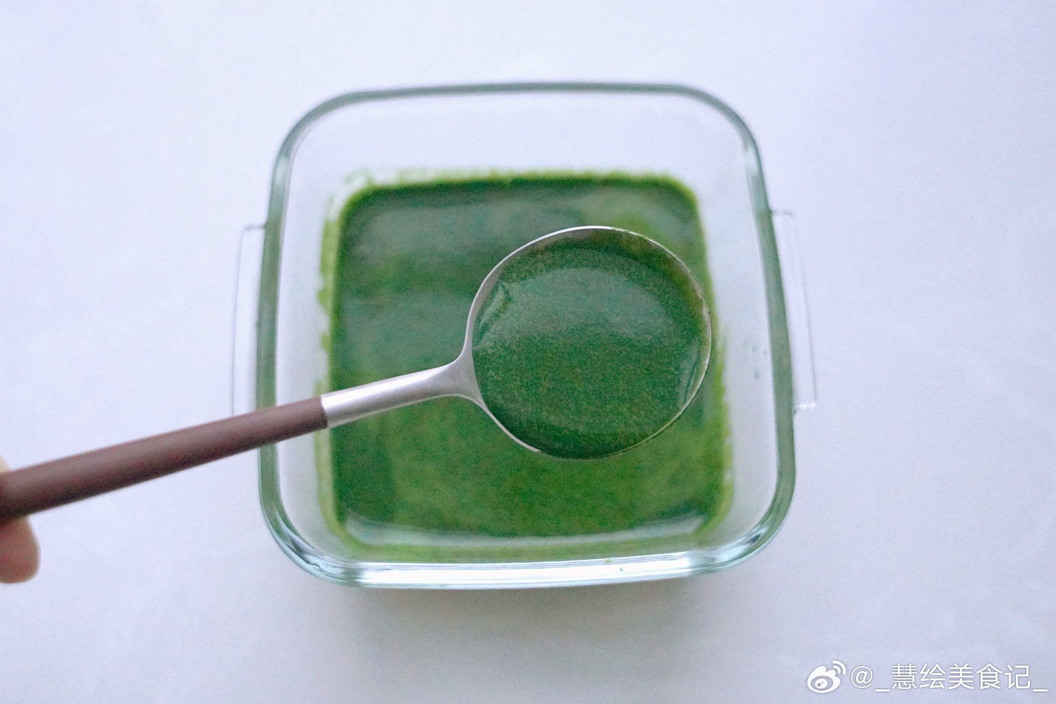 鲜榨菠菜汁，做圣诞馒头用~ ​​​