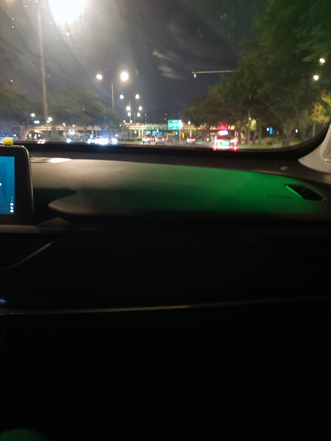 半夜出门才不会堵车[二哈] ​​​