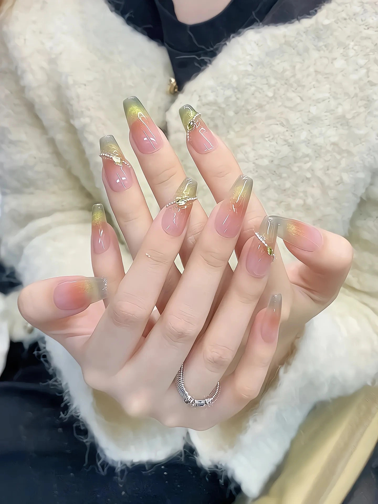 秋冬美甲 气质显白 伸手就是仙女 太爱啦🧚‍♀️🌷 ​​​