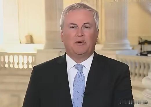 主持人:“特朗普是否让生活成本上涨了77%%？是的，包括55%的共和党人也是这么