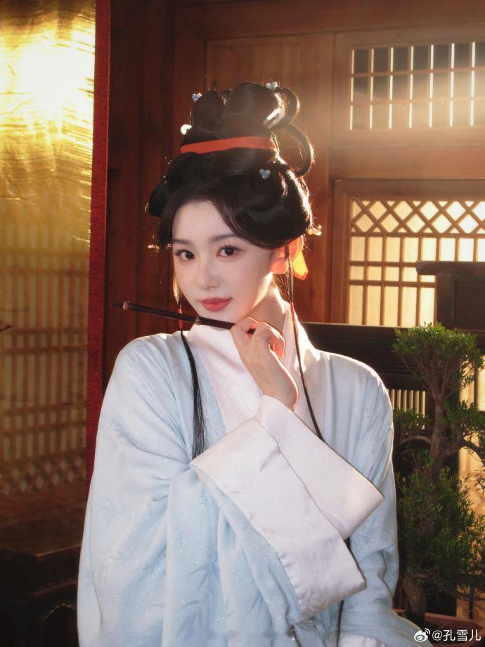 孔雪儿真公主来的孔雪儿昭阳公主日记孔雪儿更新公主日记剧照碎片，褪去往日甜妹氛围感