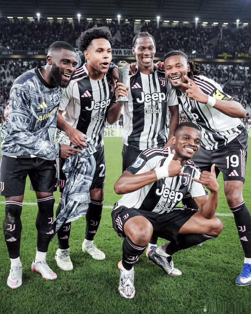 黑五下天山：对阵博洛尼亚的MVP戴维！尤文图斯意甲联赛尤文图斯2比0博洛尼亚