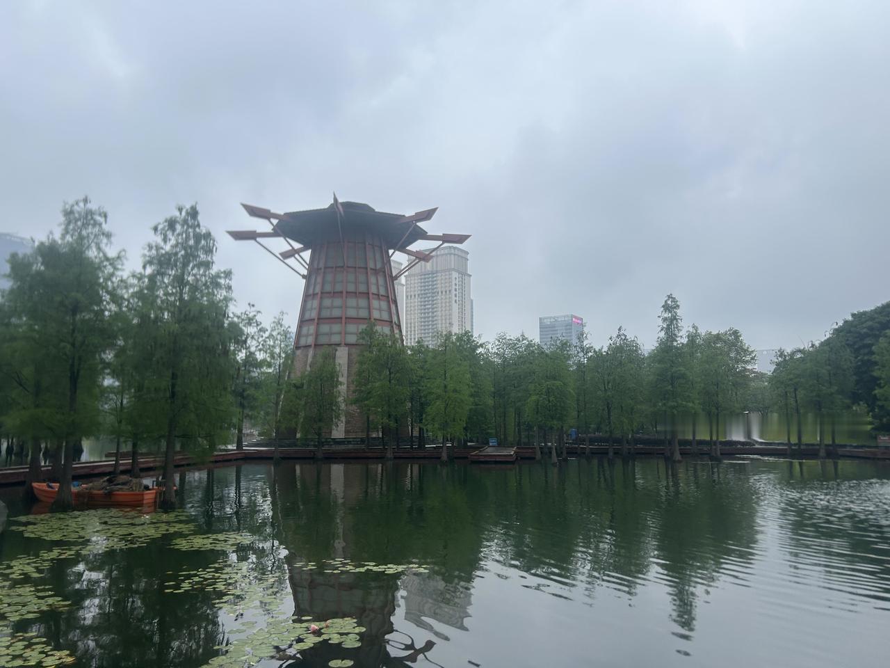 烟雨落湖，灯湖半隐半朦胧