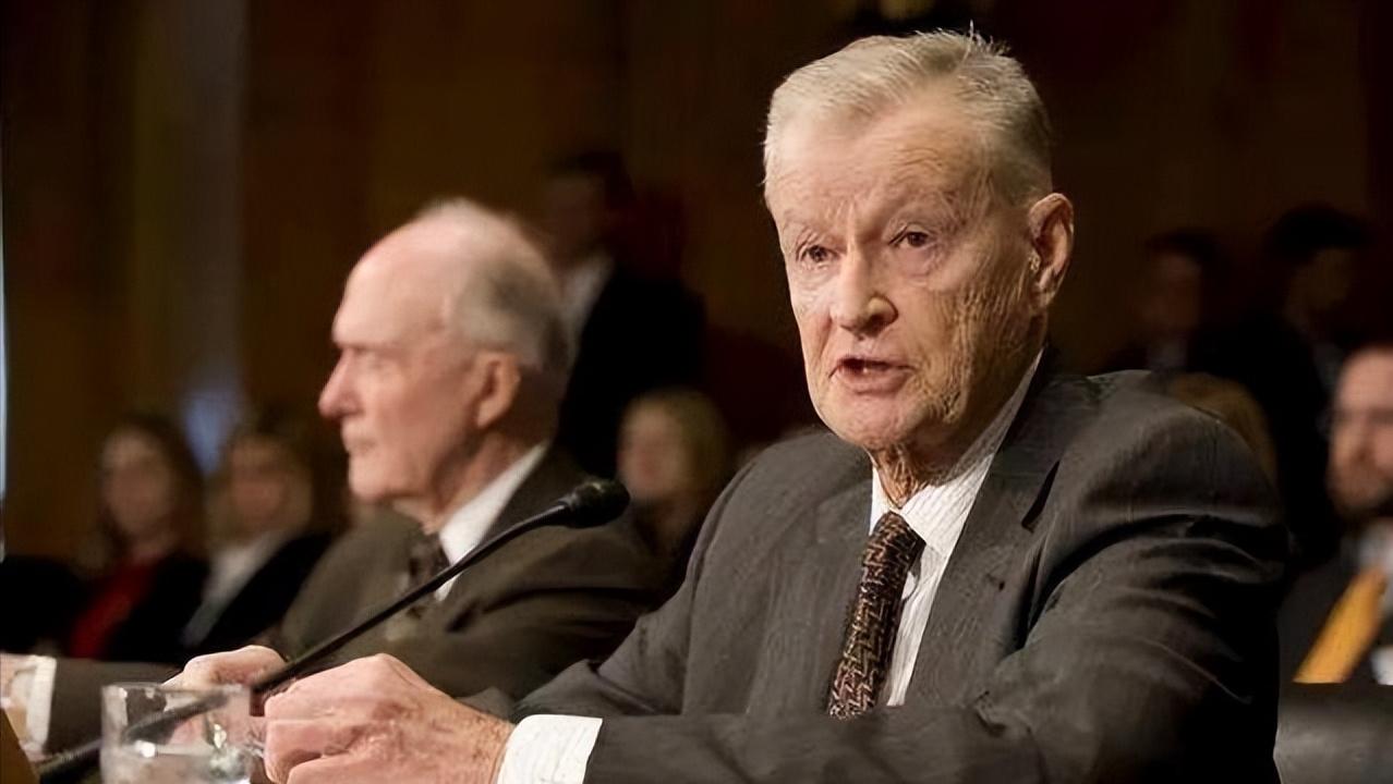 美国战略家终于醒悟：本世纪初亲手犯大错，把头号对手送上发展快车道。

美国最怕的
