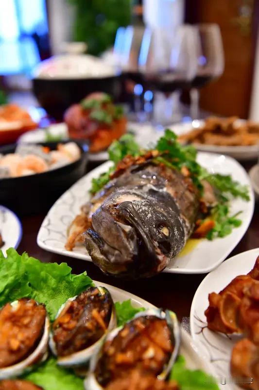 中纪委出手要大力整治“豪华年夜饭”，这背后到底藏着啥秘密？年夜饭本是阖家团圆的温