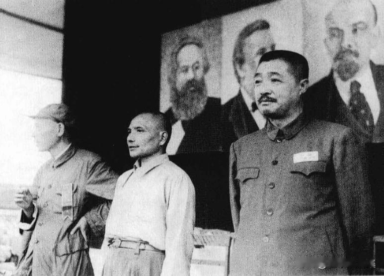 1952年7月1日，西南军区司令员贺龙、西南军区副司令李井泉三位领导人在成渝铁路