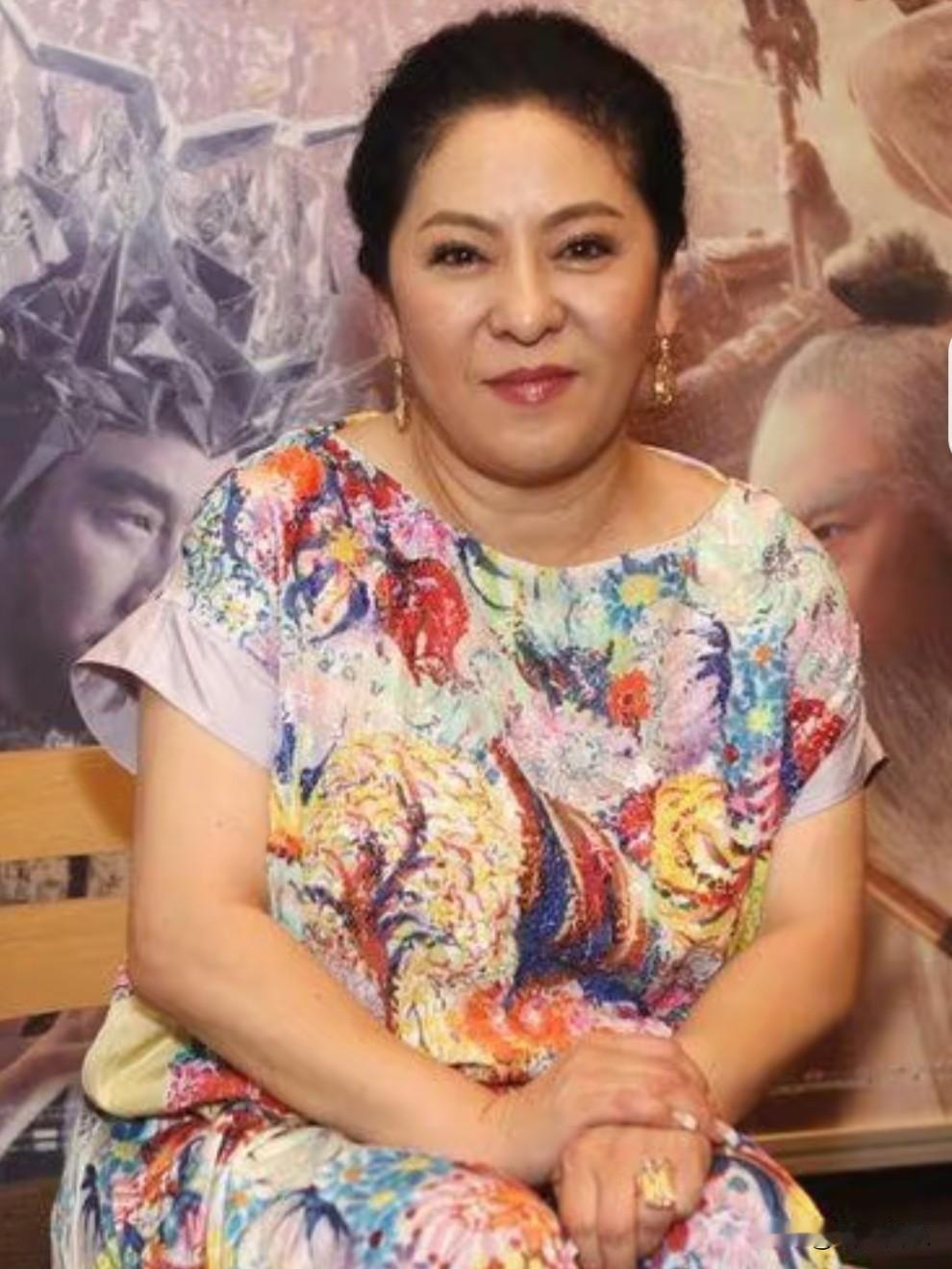 浙江丽水发生了一件十分感人的事情。
45岁的陈岚意外怀上了孩子，家中20岁的女儿