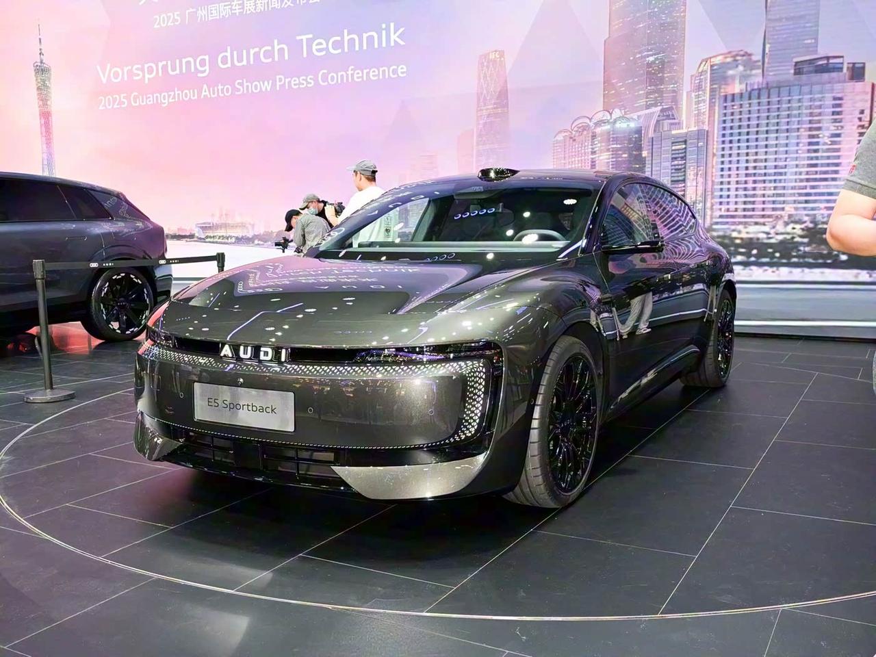 聊聊奥迪E5 Sportback首次OTA，同行者变成“参与者”？
 
这几天有