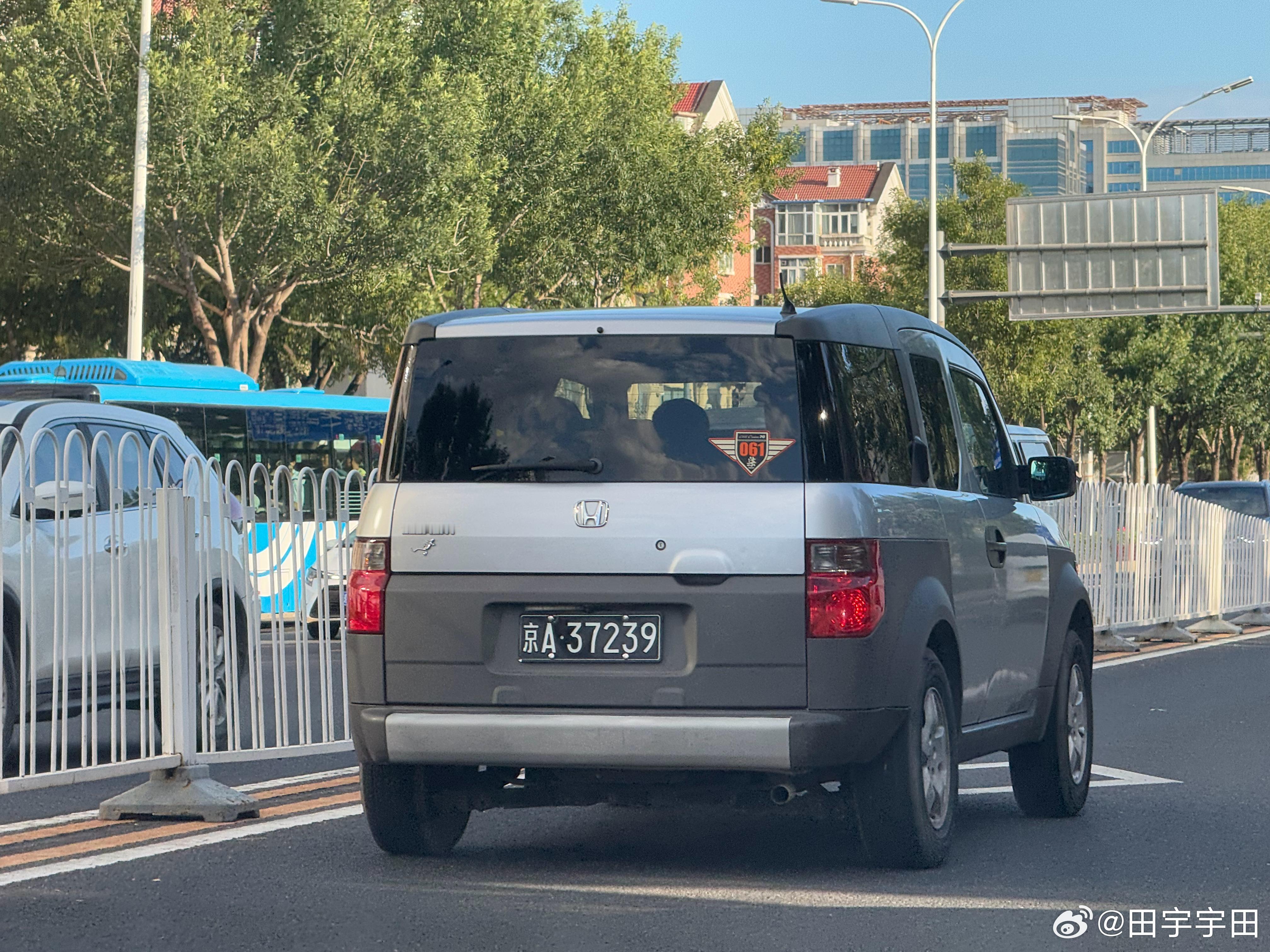新的一周早啊[太阳]看看我碰到了什么稀罕玩意外企黑牌老家伙本田的陈年方盒子有认识
