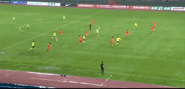 这个球丢的真的让人无语，我们竟然被澳大利亚这样踢法粗糙的球队一次传球就轻易打穿后