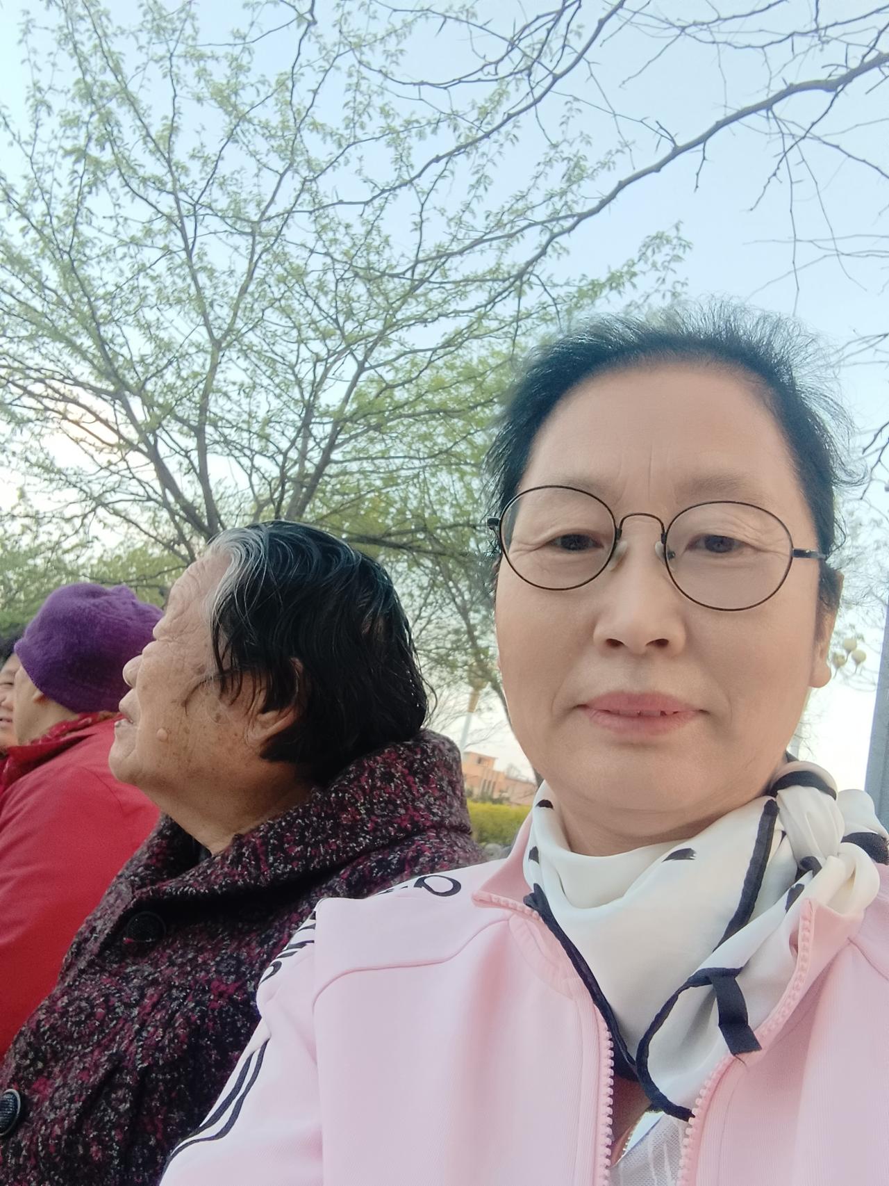与家人一起享受宁静的午后时光🌞👨‍👩‍👧‍👦