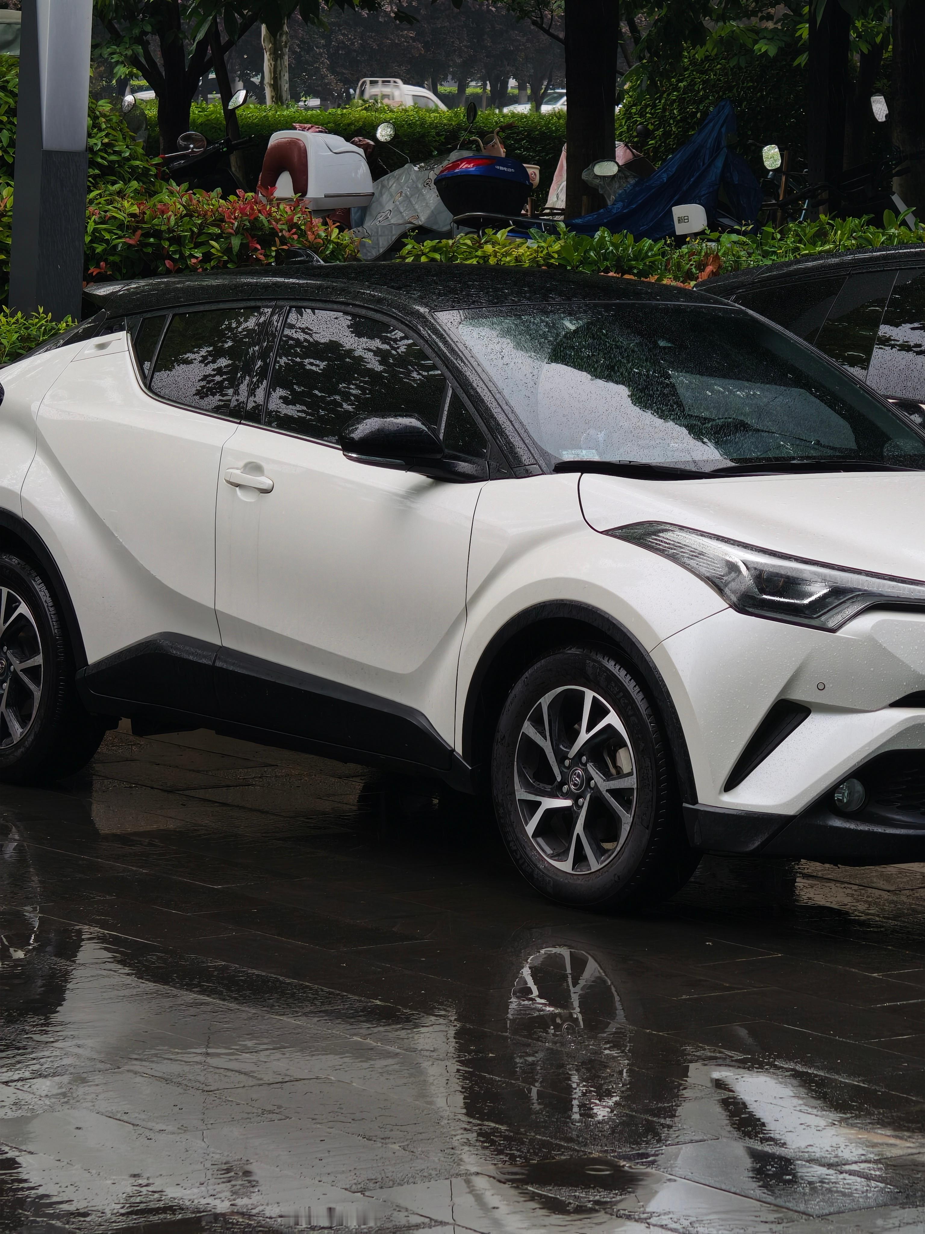 多久洗一次车，完全取决于老天什么时间下雨