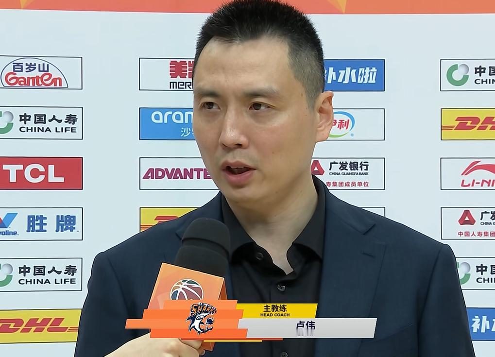上海大胜北控！渐入佳境，主教练卢伟盛赞这一点做的很出色！
上海男篮20分轻取北控
