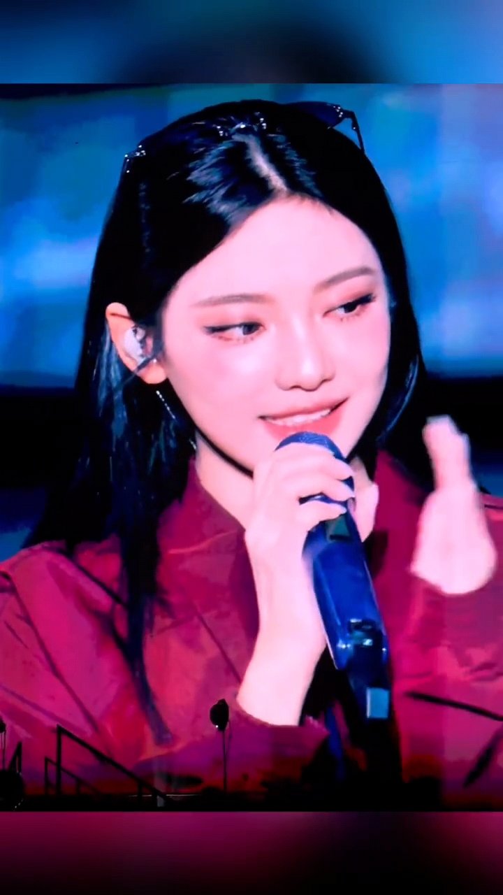 宁艺卓被闭麦宁艺卓被闭麦，拍话筒之后的无奈太让人心疼了 ​​​