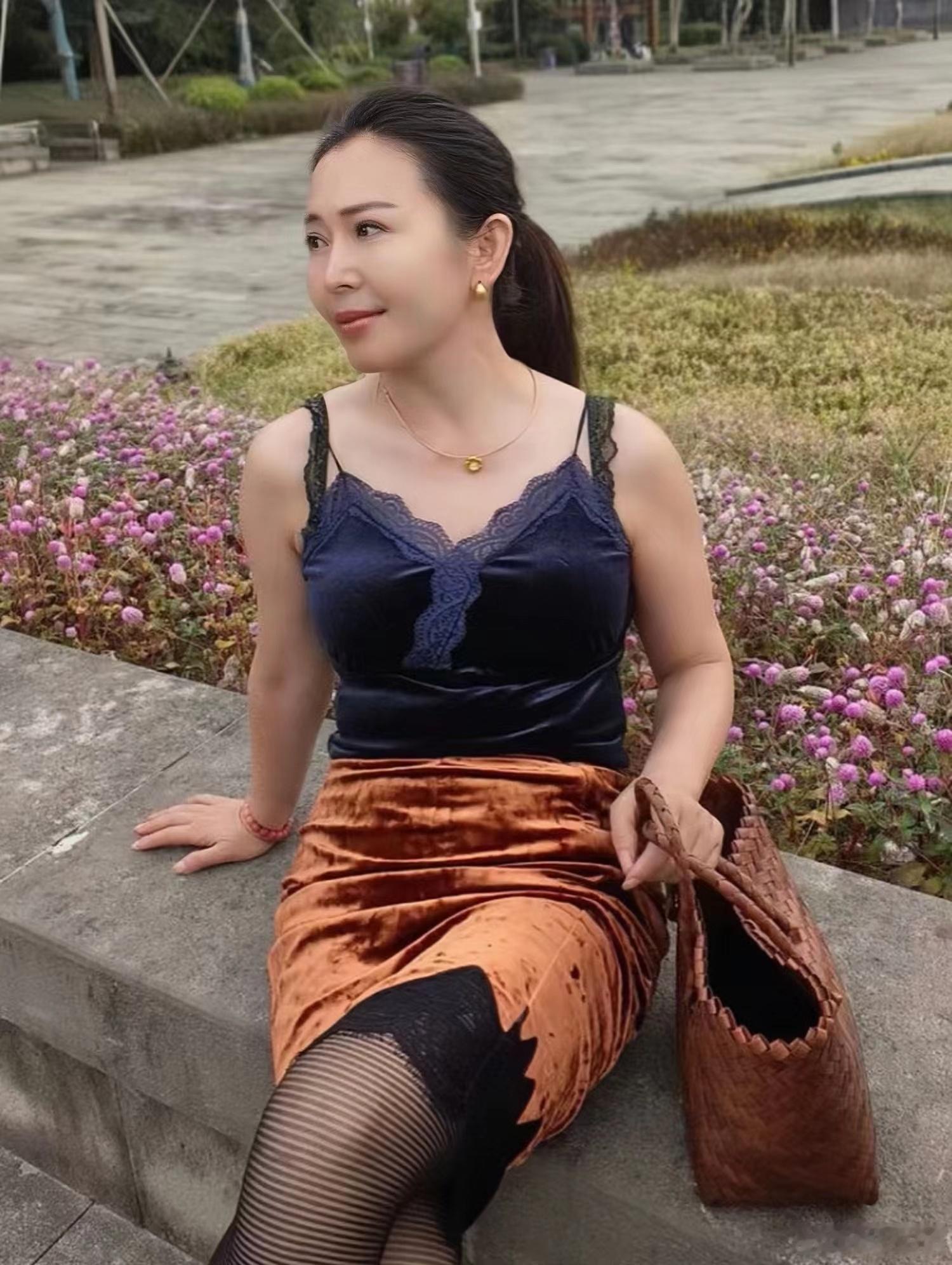 五十岁黑丝阿姨 ​​​