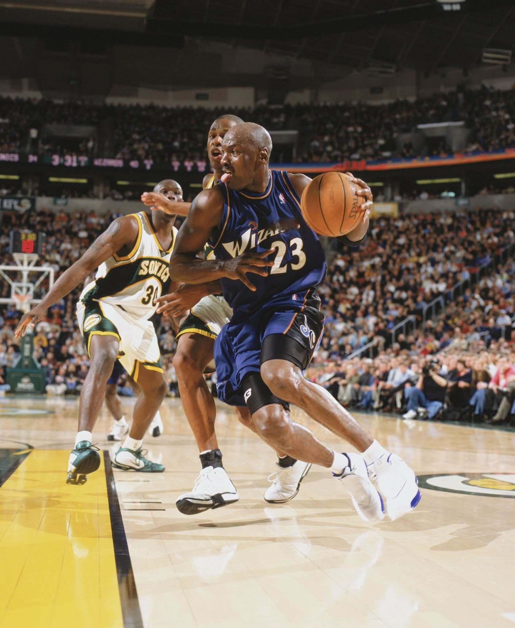 Michael Jordan 👅  凑活右 ​​​