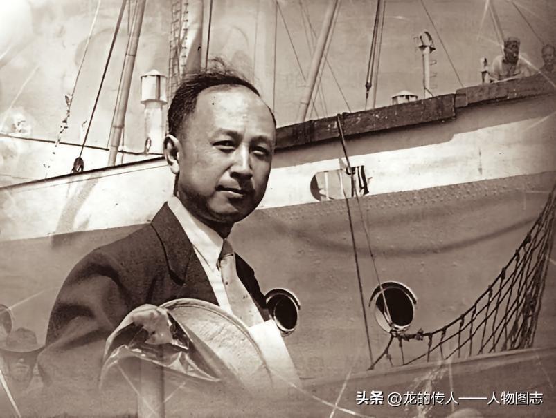 1955年9月，钱学森离开美国前在轮船甲板上留影