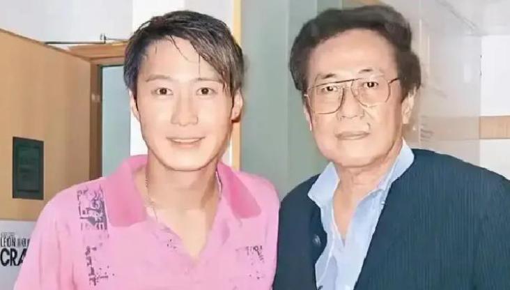 1993年，黎明的父亲得了肠癌末期，生命进入倒计时，黎明当即发誓:“如果父亲能康