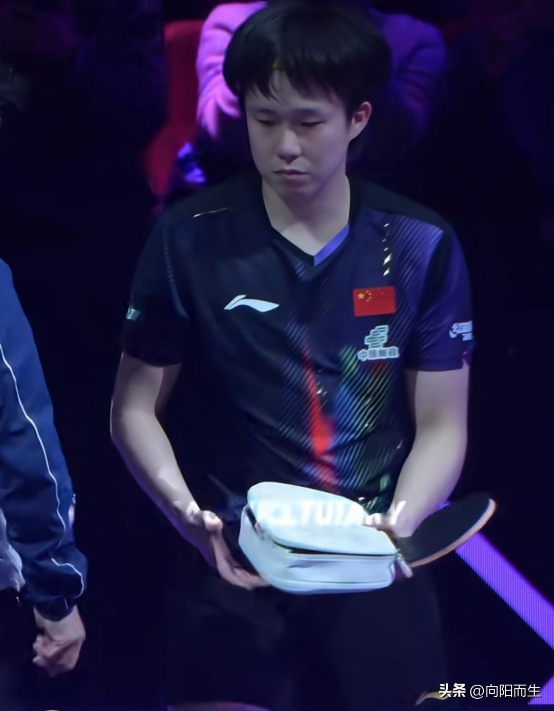 今天这场球看完，
心里真挺不是滋味的！

不知道你们看转播没，王楚钦赛后接受采访