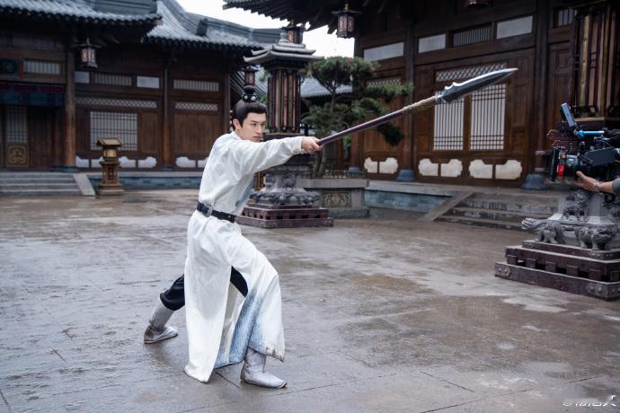 全网都在找杨旭文 粉丝们早早守着等翻牌，眼睛都快望穿了也没瞧见杨旭文的影子。嘿，