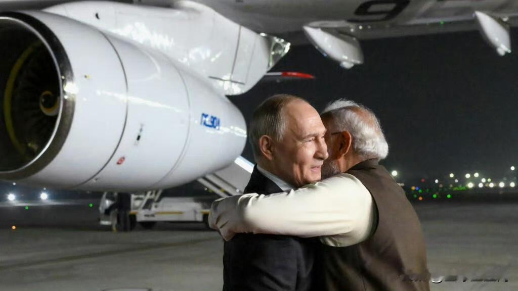 俄总统普京访问印度，与莫迪举行为期两天的峰会。美媒分析指出，对莫迪而言这是一场考