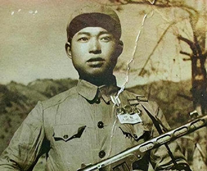 1963年4月，40军军长邓岳看到打算出去的118师副师长瞿文清，略带疑惑地问道