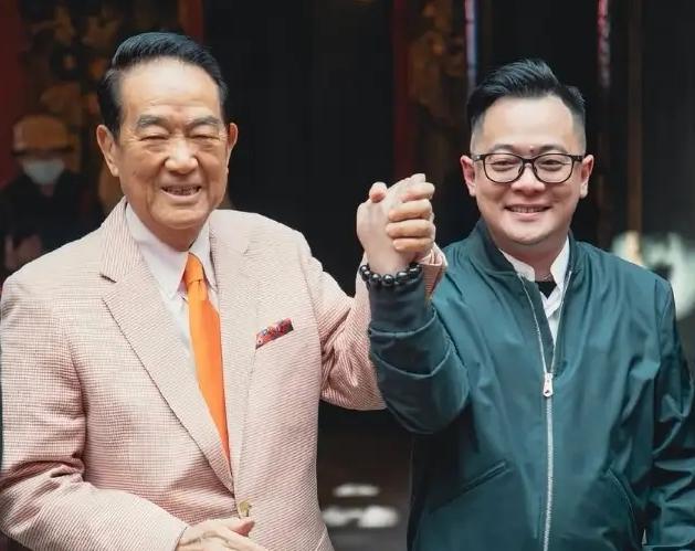 橘子绿了，宋楚瑜用“天道酬勤”勉励“赖皮寮”表侄。

民进党基隆市长参选人童子玮