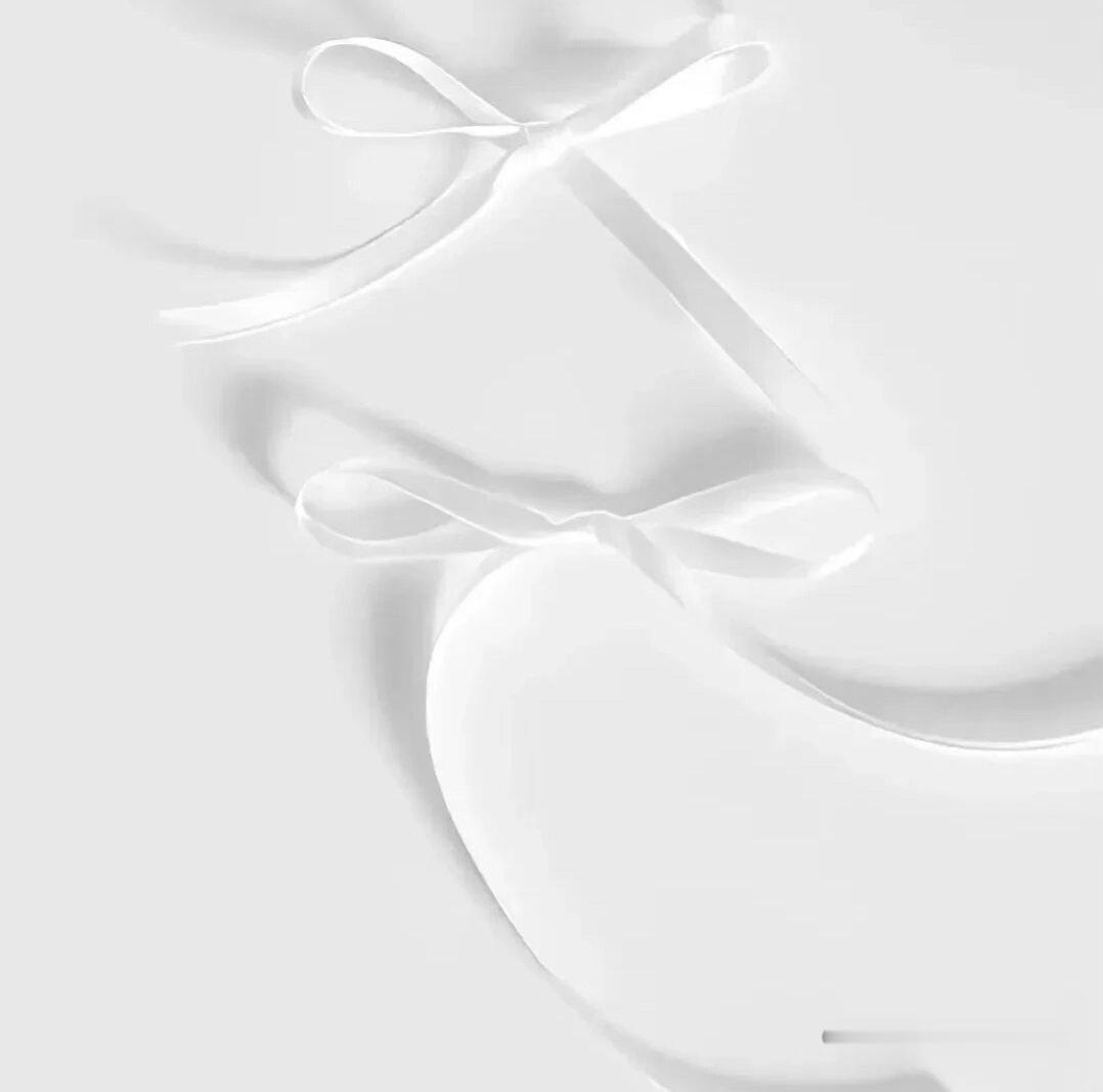 𝙒𝙚𝘾𝙝𝙖𝙩素白图｜背景图｜纯白｜高级｜排版天空為你哭泣。 