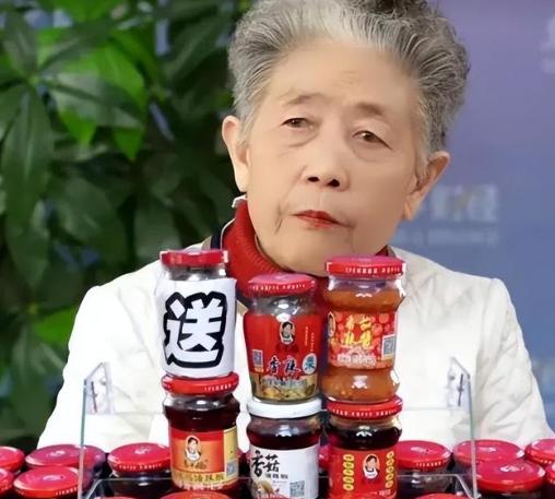 AI可以替代人工，但工人失业后，失去持续稳定收入来源，谁来消费？谁来缴纳社保？