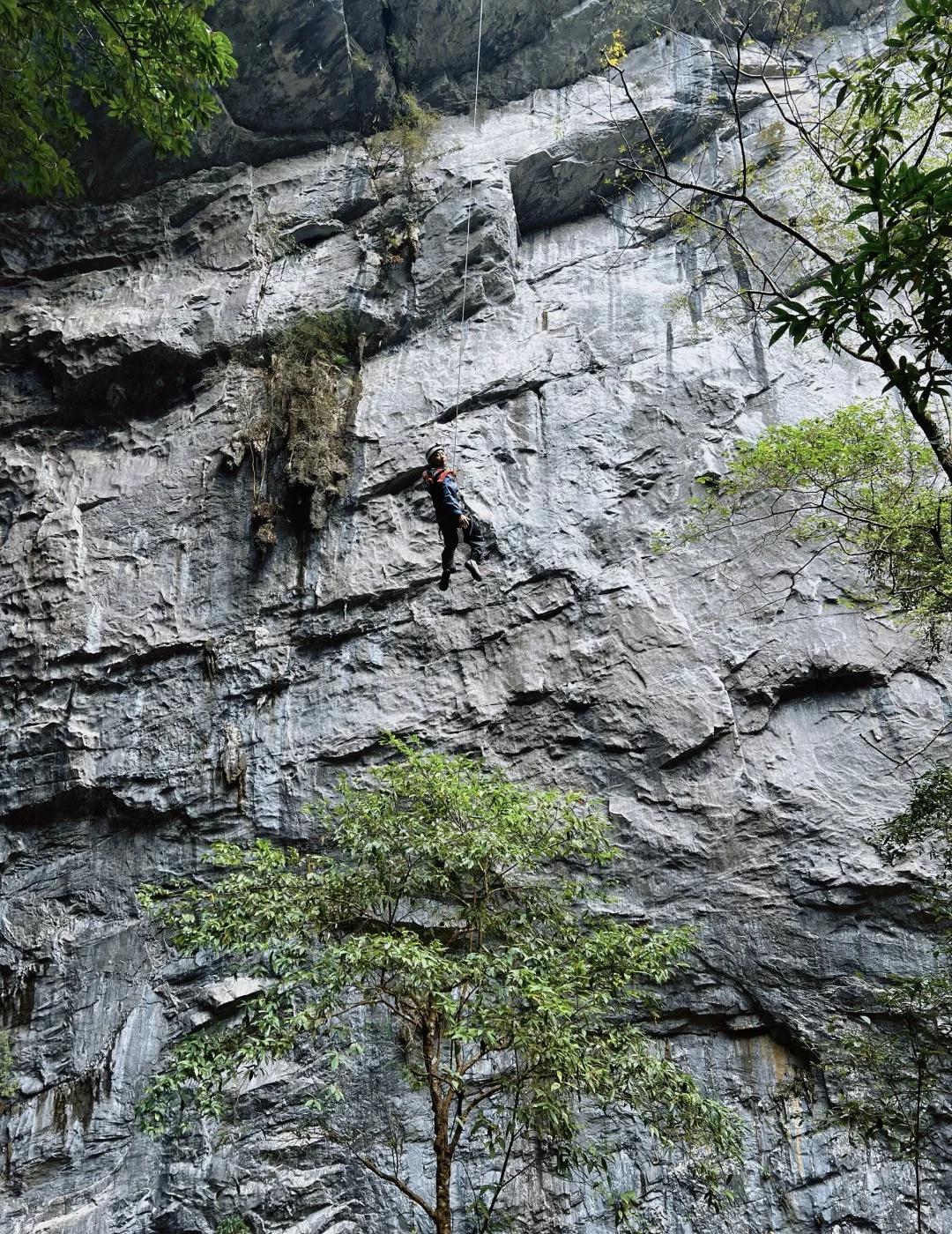 百米速降 地心历险 不一样的周末
大曹天坑1️⃣3️⃣8️⃣米速降➕3公里探洞，