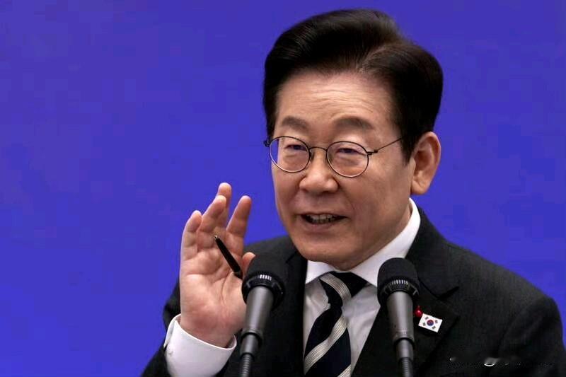 韩国总统李在明公开驳斥了国内有关发展核武器的呼吁。他表示，若韩国寻求发展核武器，