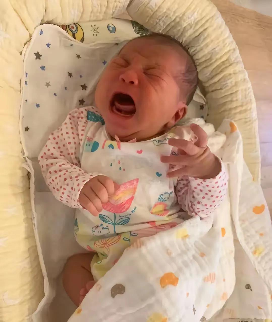 我生孩子前，不到100斤，面黄肌瘦，我妈妈说，他有儿子肯定不让娶我。坐月子期间，