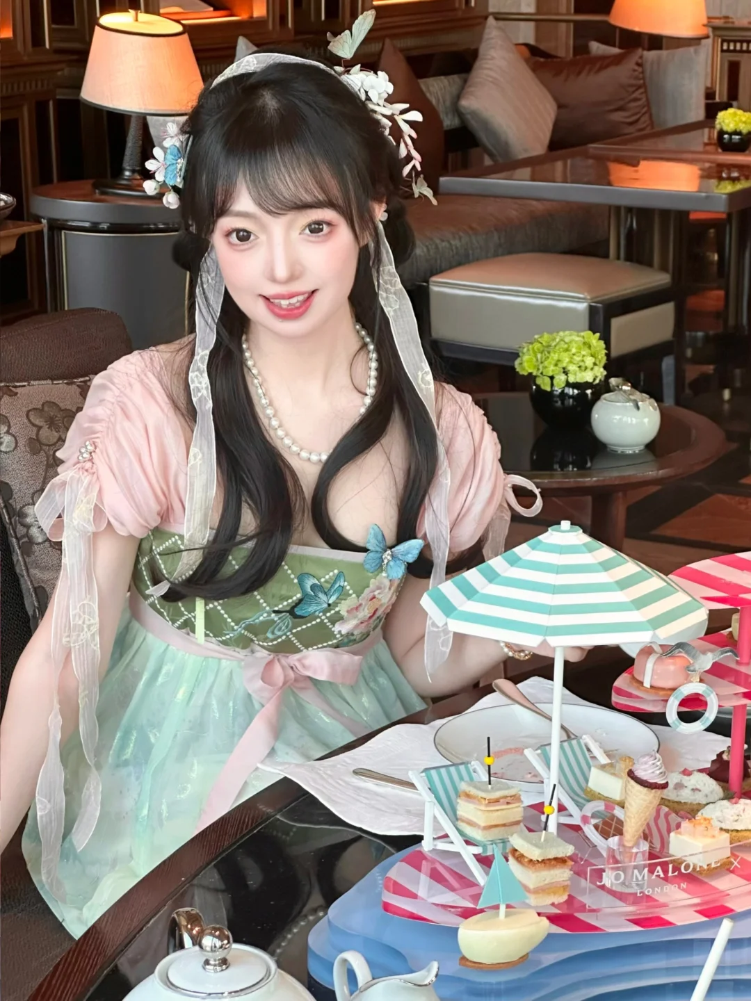 “小姐又偷跑出去吃下午茶啦！”🍦🏖️