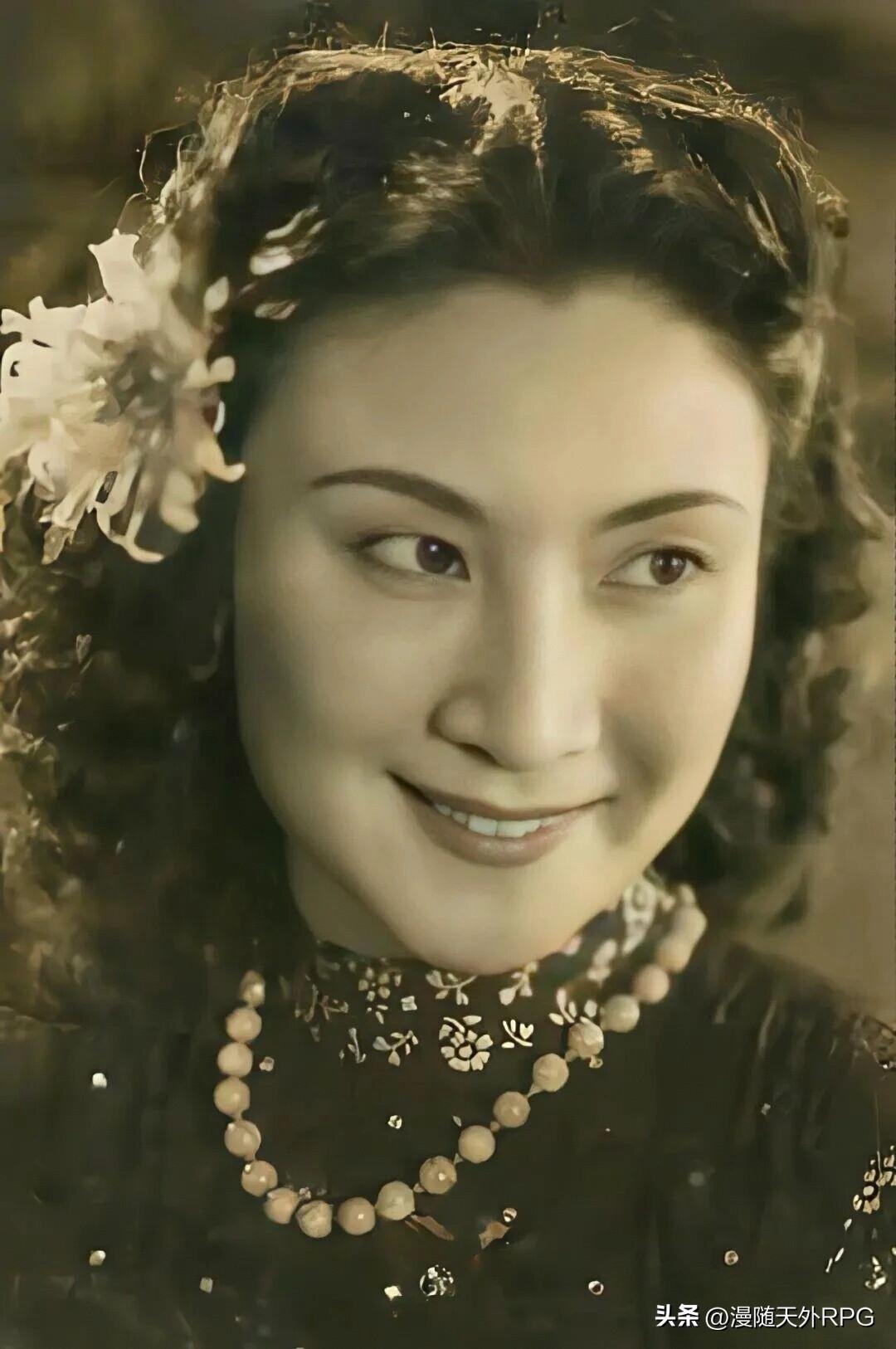 坤旦名家，认识吗？
       天不假年，走得实在太早。
       她有个