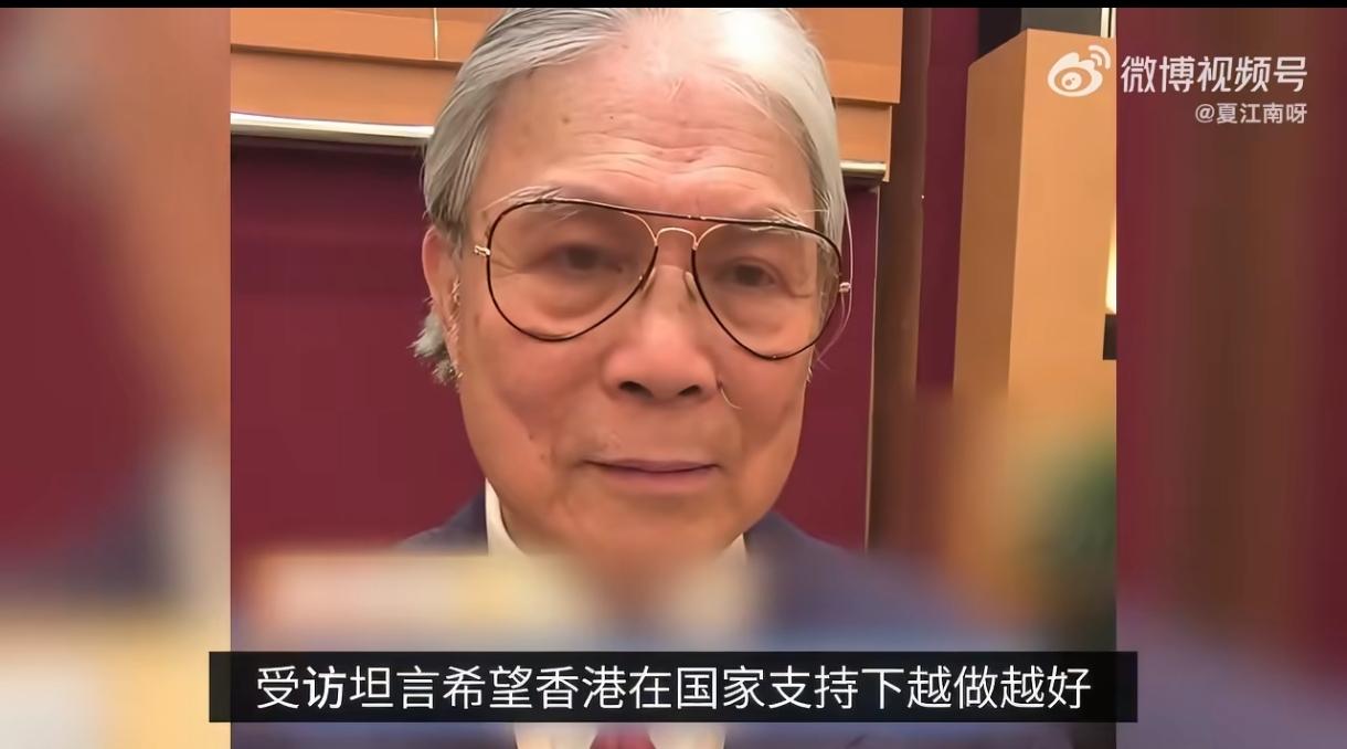 霍启山和娜然的婚讯传得满城风雨，日前霍震霆受访被记者直接问到家里喜事，一听见相关