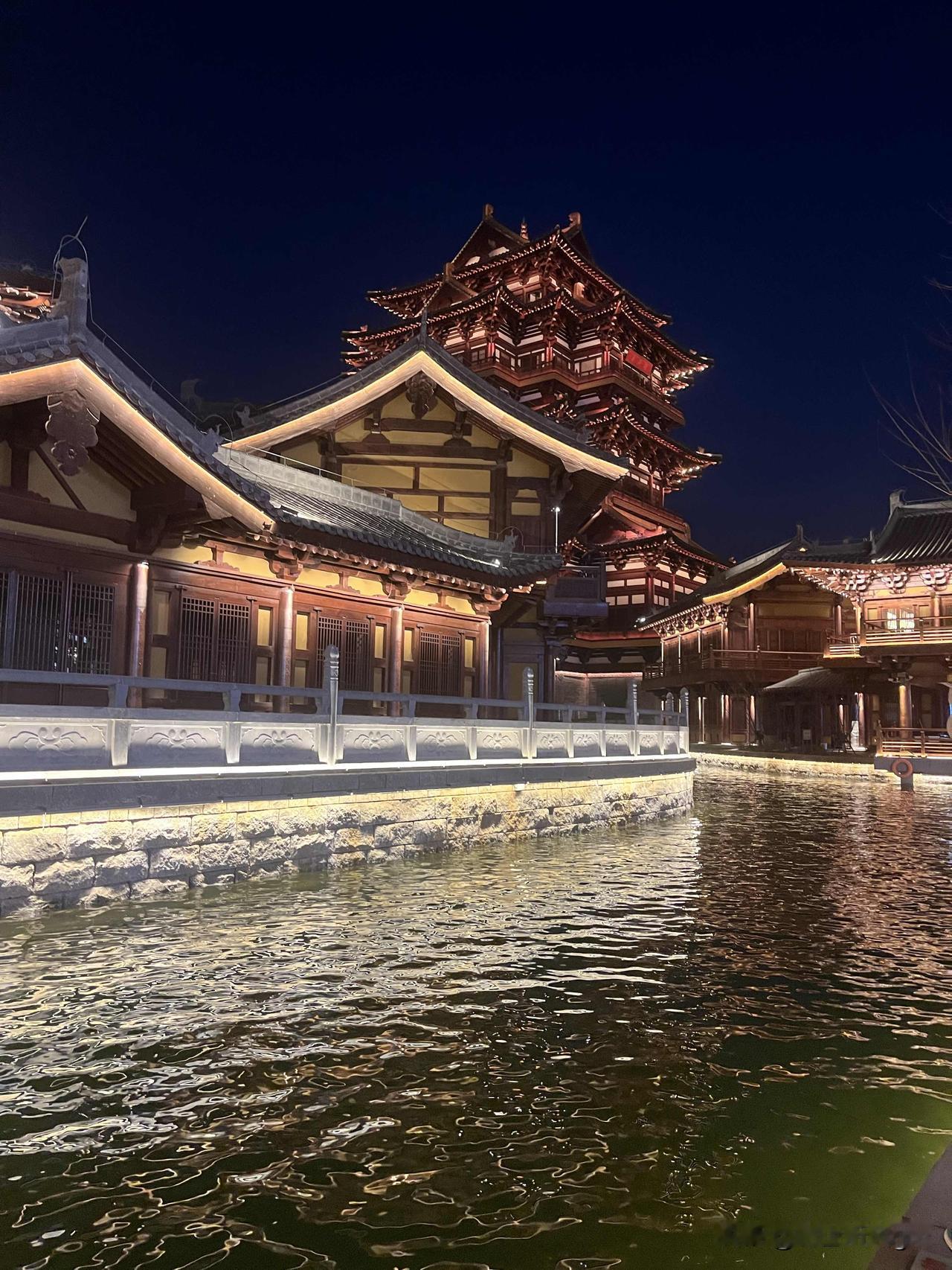 梅映寒窗疏影娇，
琴音袅袅意逍遥。
茶烟漫绕诗心醉，
惬意春节雪飘飘。❄️🧧?