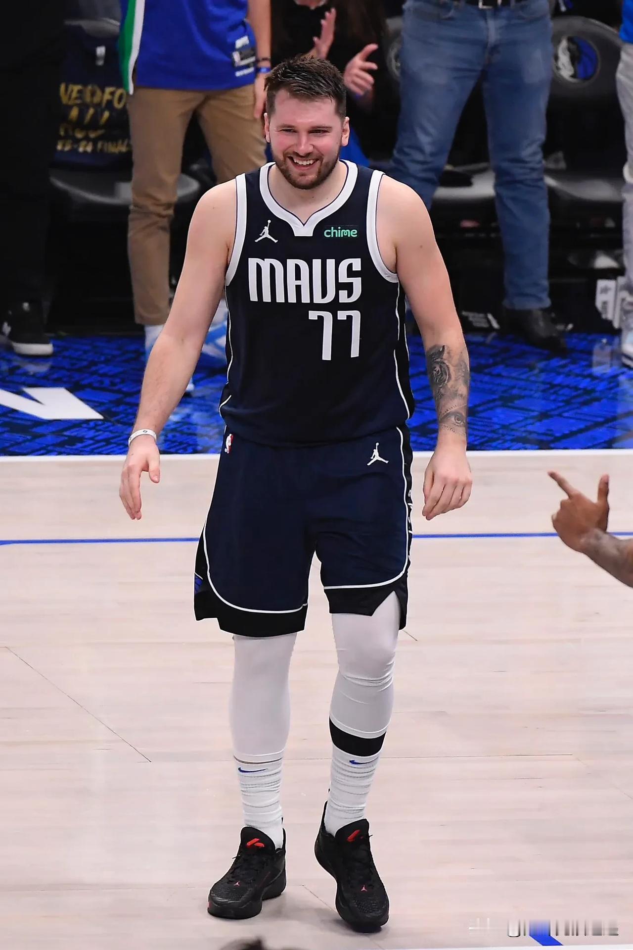 卢卡·东契奇是 NBA 总决赛上半场得分超过 25 分的第三年轻球员。

唯一两