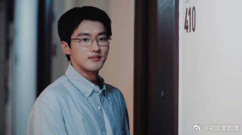 蒋毓确诊为淡人微浓仁心俱乐部 九明！！看看蒋毓太好玩了！在秦文彬教他恋爱经验那段