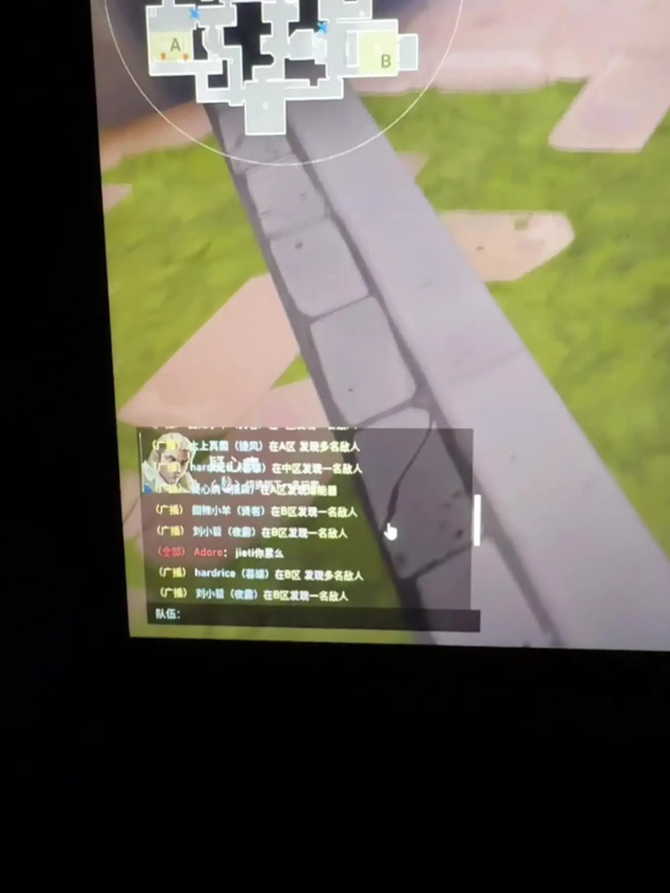 好了，二等兵魏玲莹，战争就是这么残酷，收起你的仁慈，擦掉你的眼泪，举起...