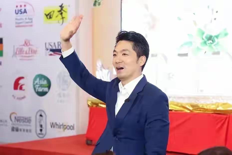 够呛，他不具备这么大的德行！他可能会连任台北市长，也不是他有多大的德行，是因为竞