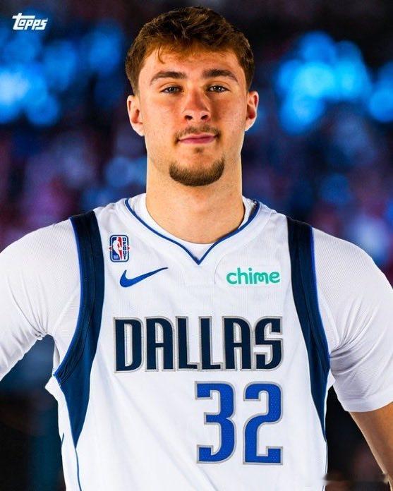 从本赛季开始，每位NBA新秀都会在第一场比赛中在球衣上佩戴“首秀补丁”。一旦球员