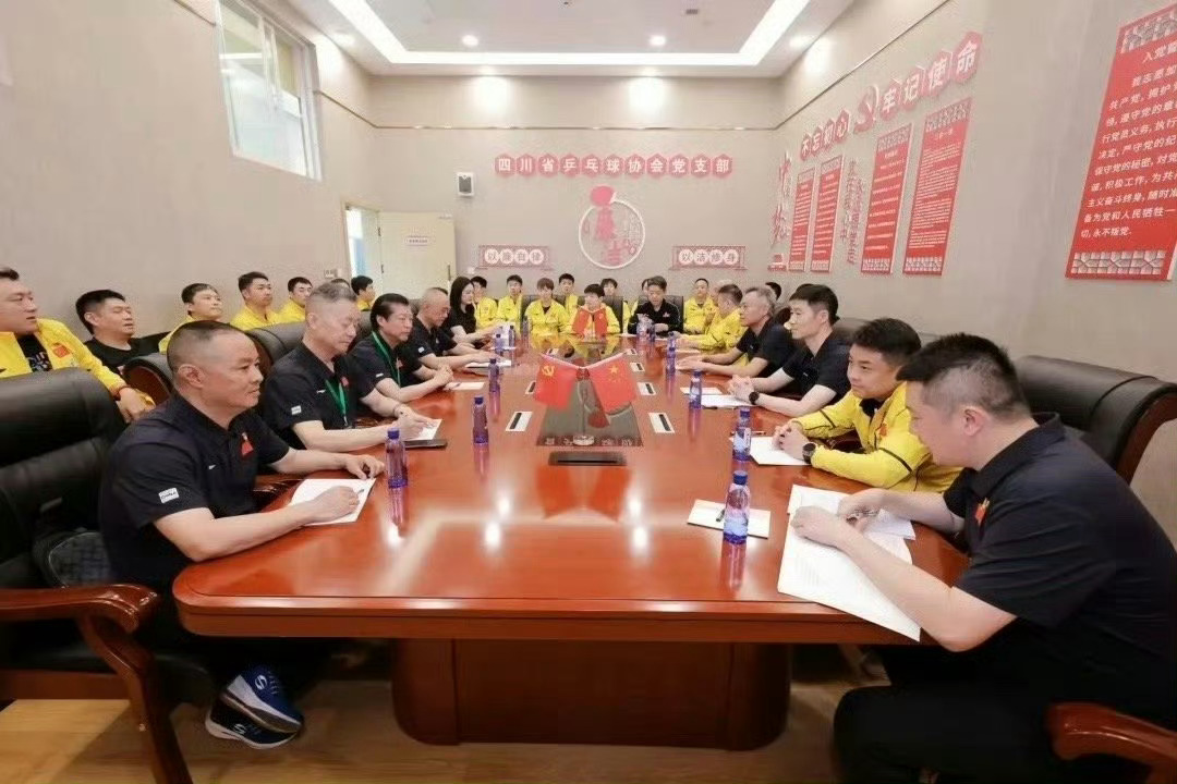 孙导“这个……那个……我们应该……对……我就说这两句……大家有什么要说的吗？没有