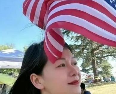 中国知名美女作家称在国内压抑不自由，让她活不下去，于是她抛弃父母，带着年幼的女儿