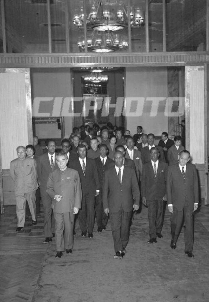 【周总理历史上的今天——5月17日】
1972年5月17日晚，索马里最高革命委员
